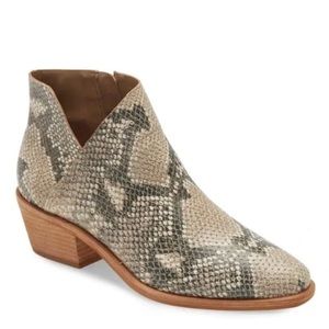 Vince Camuto arendara booties 8.5